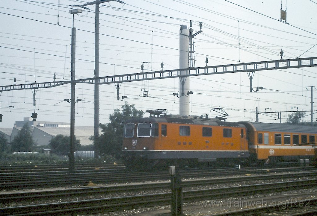 0142-0003s.jpg - SBB-CFF Re 4/4'' 11384 / Pratteln 20.6.1987