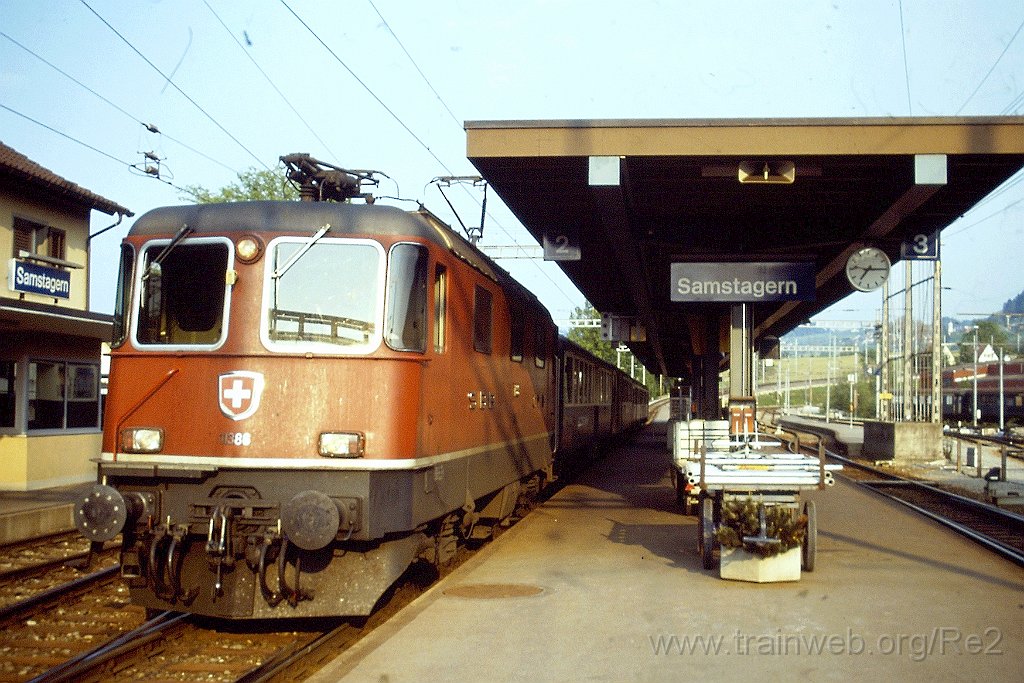0343-0031-s.jpg - SBB-CFF Re 4/4'' 11386 / Samstagern 30.5.1991