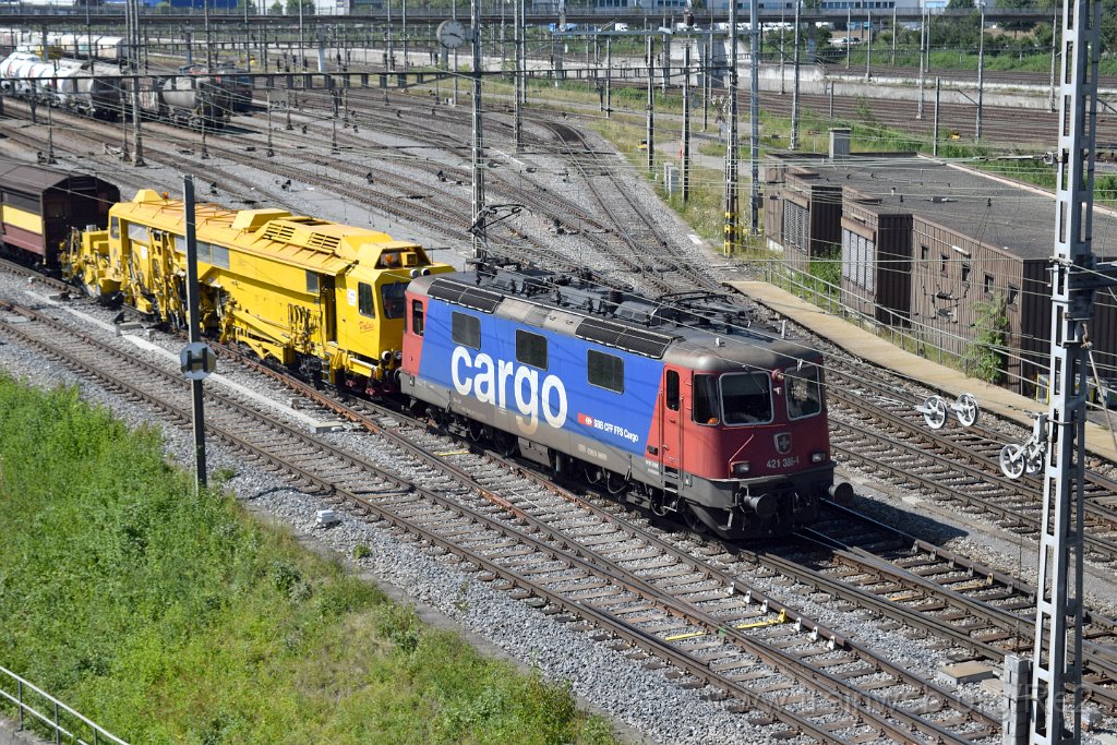 7113-0050-290720.jpg - SBBC Re 421.386-4 (Re 91 85 4 421 386-4 CH-SBBC) / RB Limmattal (Brücke Sandäckerstrasse) 29.7.2020