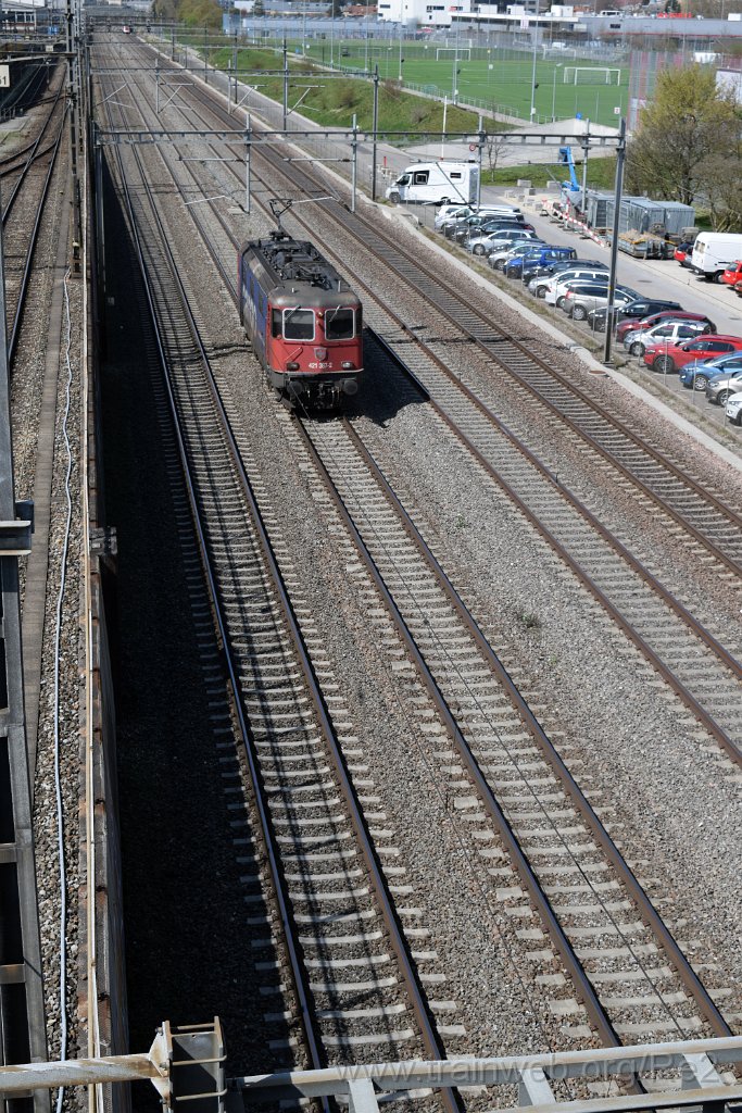 3853-0033-040416.jpg - SBBC Re 421.387-2 (Re 91 85 4 421 387-2 CH-SBBC) / Zürich-Mülligen (Hermetschloobrücke) 4.4.2016