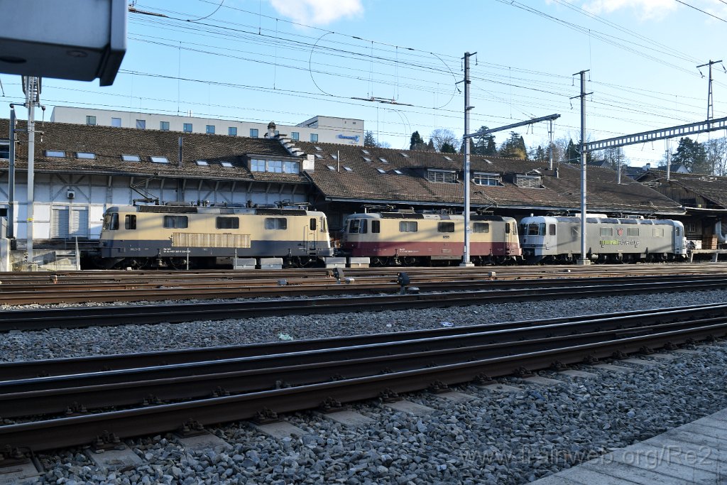 9537-0040-110125.jpg - IRSI Re 421.387-2 / Re 4/4'' 11387 (Re 91 85 4 421 387-2 CH-IRSI) + IRSI Re 421.393-0 / Re 4/4'' 11393 (Re 91 85 4 421 393-0 CH-IRSI) + RADVE (CH) Re 620.003-4 ''Schweiz'' (Re 91 85 4 620 003-4 CH-RADVE) / Winterthur 11.1.2025