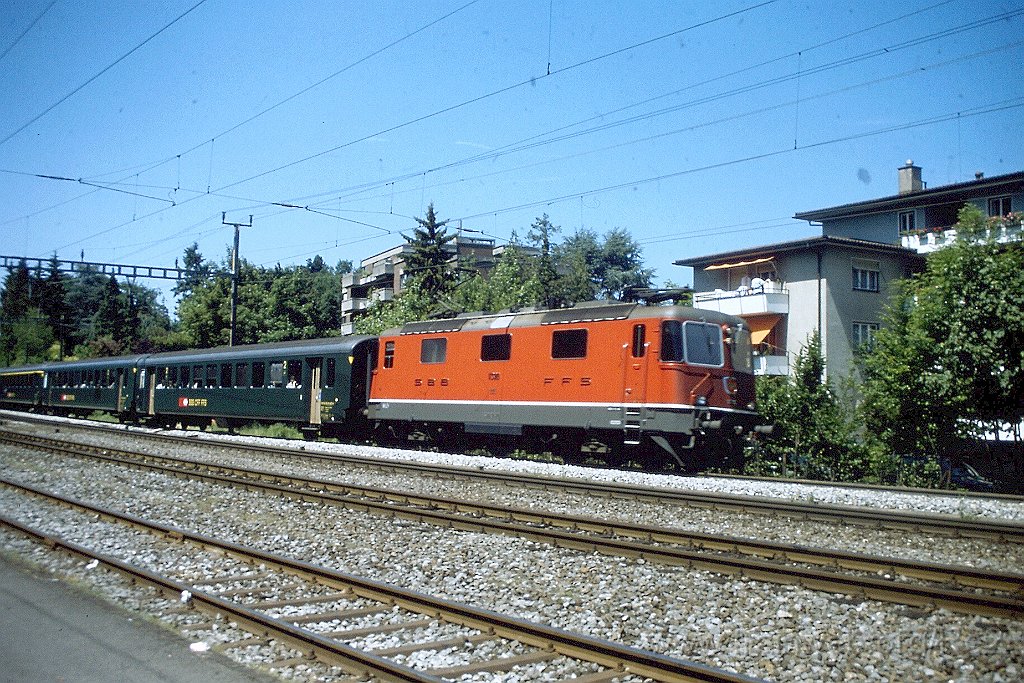 0669-0011.jpg - SBB-CFF Re 4/4'' 11390 / Horgen 31.5.1997