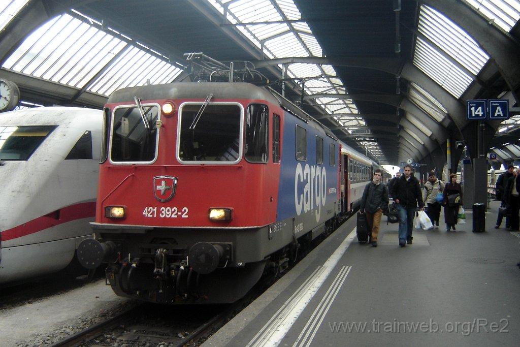 1135-0017-231205.jpg - SBBC Re 421.392-2 / Zürich HB 23.12.2005