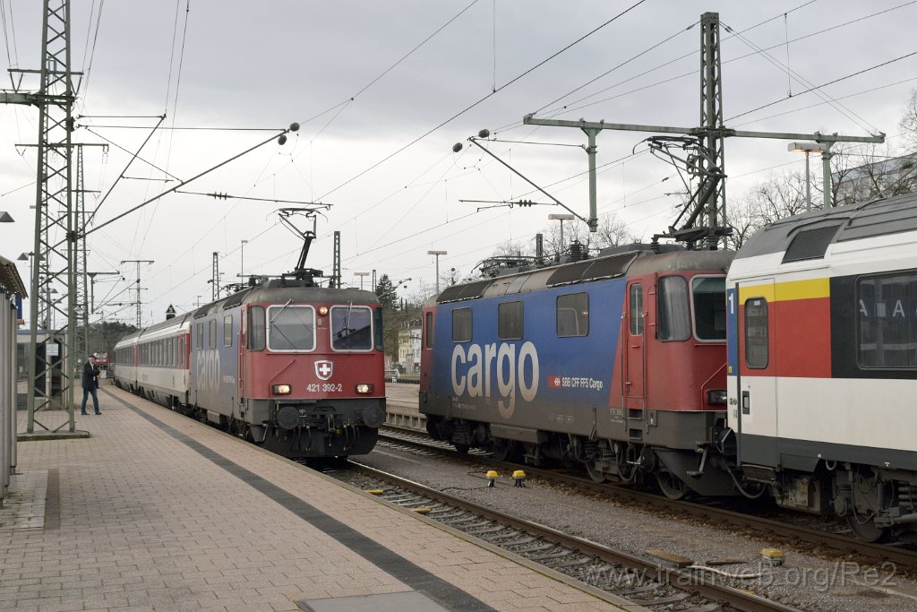 5838-0034-010220.jpg - SBBC Re 421.392-2 (Re 91 85 4 421 392-2 CH-SBBC) + SBBC Re 421.371-6 (Re 91 85 4 421 371-6 CH-SBBC) / Singen (Htw) 1.2.2020