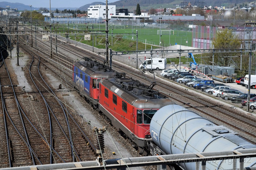 3853-0027-040416.jpg - SBBC Re 421.393-0 (Re 91 85 4 421 393-0 CH-SBBC) + SBB-CFF Re 4/4'' 11189 / Zürich-Mülligen (Hermetschloobrücke) 4.4.2016