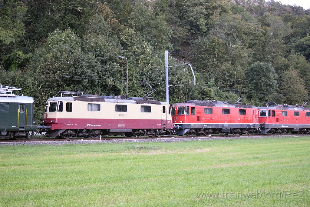 9369-0006-140924.jpg - OeBBH Re 4/4''' 11350 (Re 430.350-9)  (Re 91 85 4 430 350-9 CH-OeBBH) + IRSI Re 421.393-0 / Re 4/4'' 11393 (Re 91 85 4 421 393-0 CH-IRSI) / Aeussere Klus 14.9.2024