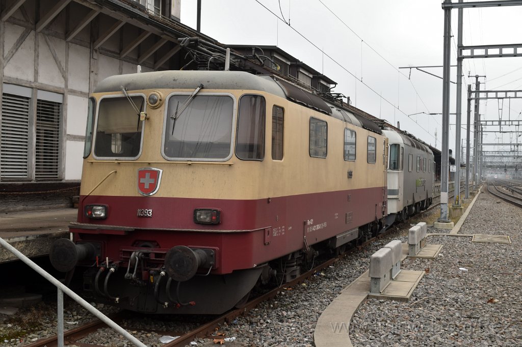 9541-0004-190125.jpg - IRSI Re 421.393-0 / Re 4/4'' 11393 (Re 91 85 4 421 393-0 CH-IRSI) + RADVE (CH) Re 620.003-4 ''Schweiz'' (Re 91 85 4 620 003-4 CH-RADVE) / Winterthur 19.1.2025