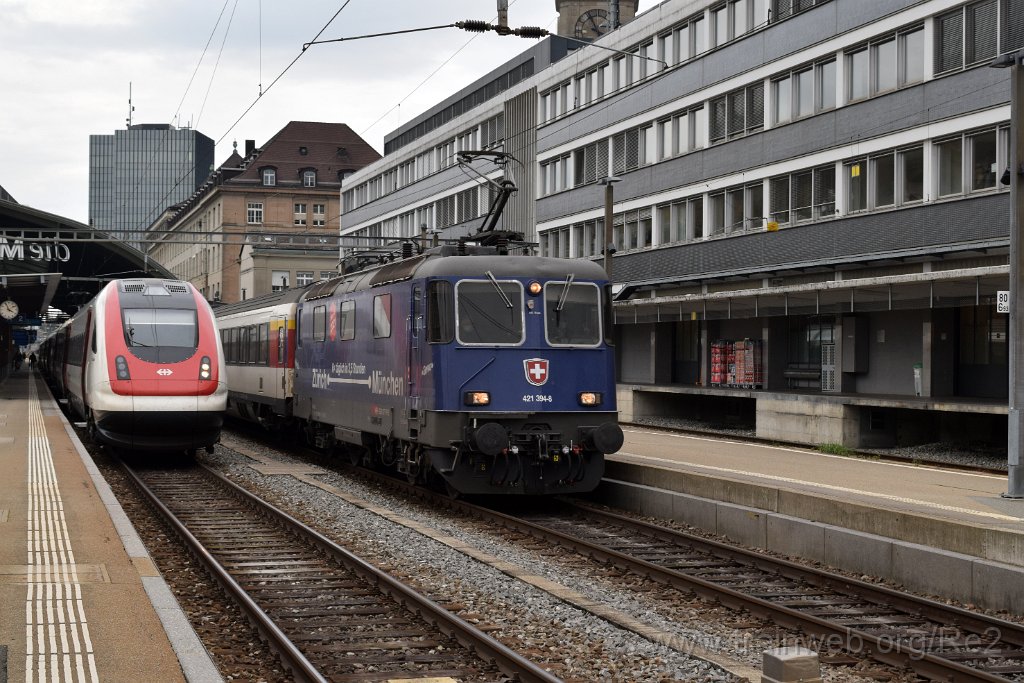 7174-0008-171020.jpg - SBB-CFF ICN RABe 500.040 / Bt ICN 94 85 2 500.040-2 ''Graf Zeppelin'' (RABe 94 85 0 500 040-6 CH-SBB) + SBBC Re 421.394-8 ''Zürich-München 2021'' (Re 91 85 4 421 394-8 CH-SBBC) / St.Gallen HB 17.10.2020