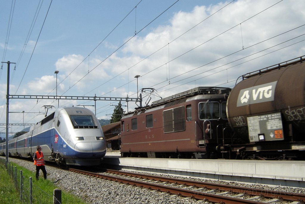 1211-0038-230806.jpg - SNCF TGV 384.001 + BLS Re 4/4 170 "Brig-Glis" / Grenchen-Süd 23.8.2006