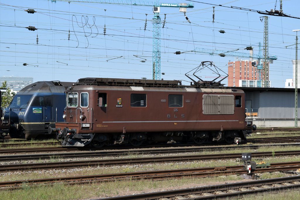 3665-0050-310815.jpg - BLS Re 4/4 176 "Hohtenn" / Basel Badische Bahnhof 31.8.2015