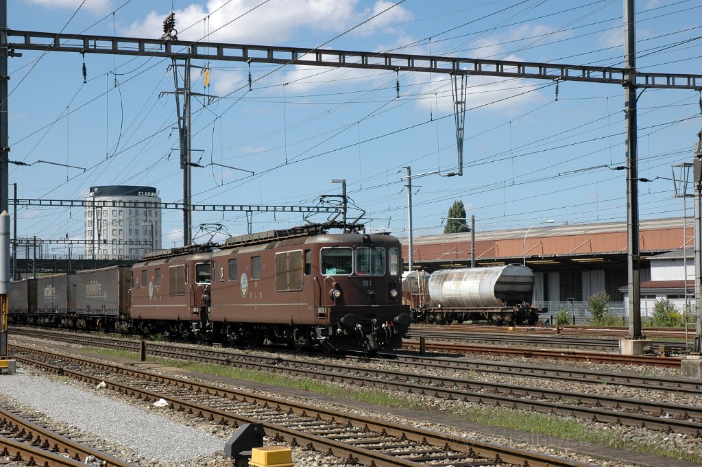 2899-0018-110813.jpg - BLS Re 4/4 181 "Interlaken" + Re 4/4 178 "Schwarzenburg" / Pratteln 11.8.2013