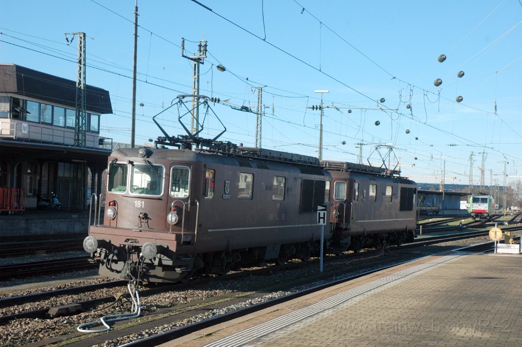 3432-0040-050115.jpg - BLS Re 4/4 164 "Lengnau" + Re 4/4 181 "Interlaken" / Basel Badische Bahnhof 5.1.2015
