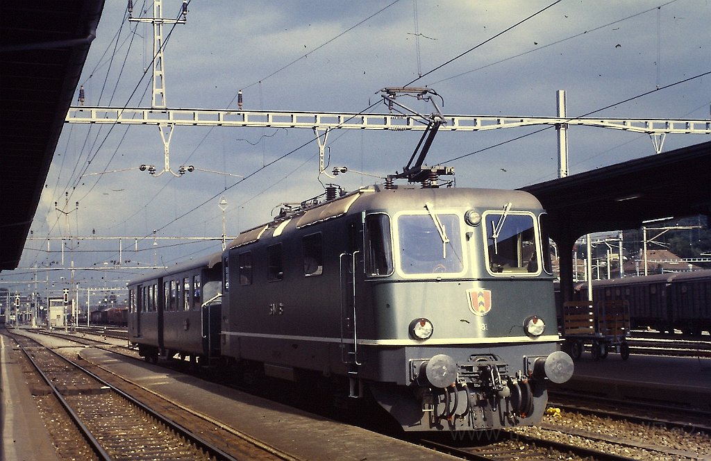0131-0002s.jpg - SMB Re 4/4''' 181 "Lebern Amt" / Solothurn 21.8.1986