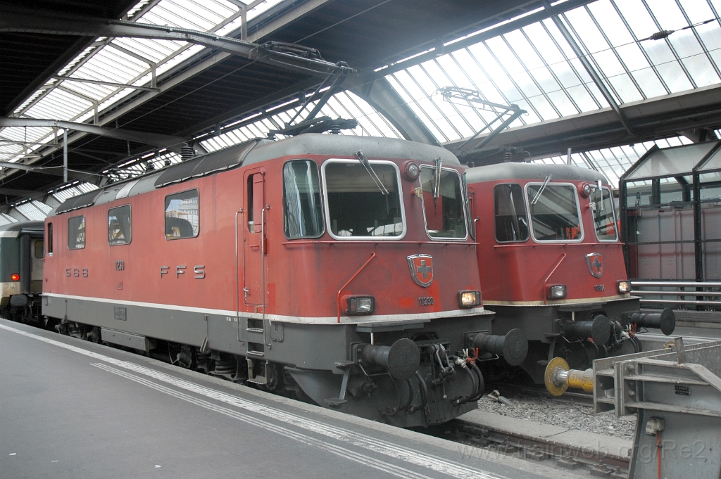 1558-0045-060908.jpg - Re 4/4'' 11230 + 11304 / Zürich HB 6.9.2008