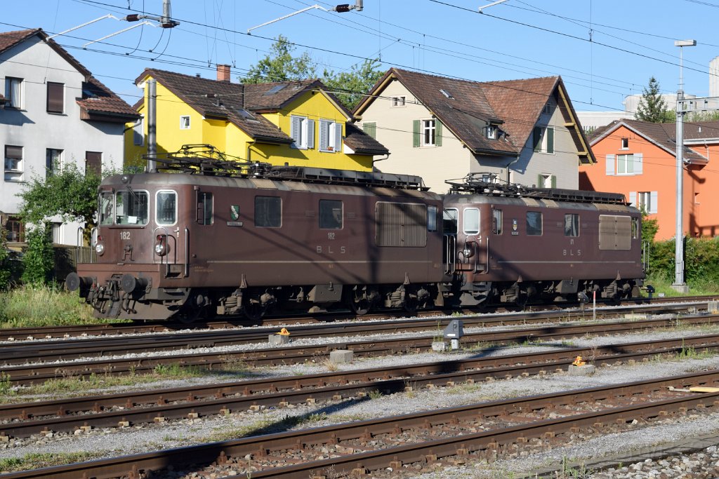 4533-0020-300617.jpg - BLS Re 4/4 182 (Re 425.182-3)  "Kandergrund" + Re 4/4 171 (Re 425.171-6)  "Därligen" / Wil 30.6.2017