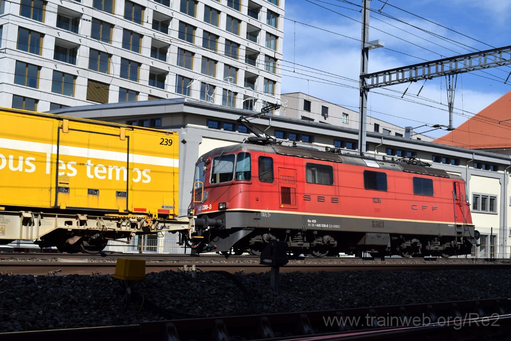 4896-0036-120418.jpg - SBBC Re 4/4'' 11238 (Re 420.238-8)  (Re 91 85 4 420 238-8 CH-SBBC) / Lenzburg 12.4.2018