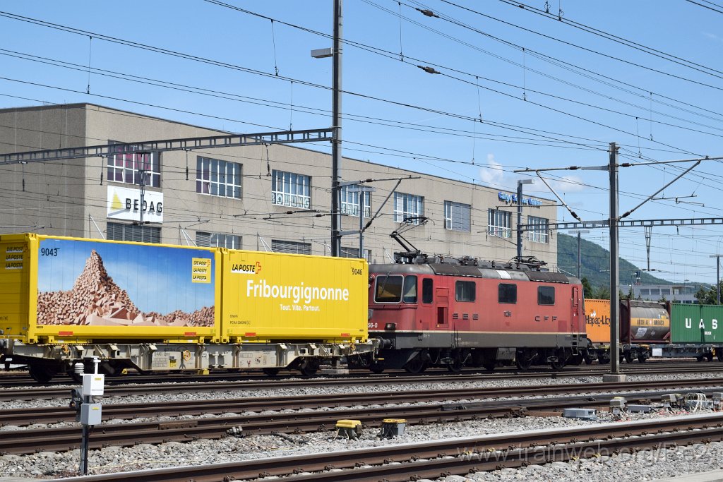 5537-0024-310519.jpg - SBBC Re 4/4'' 11256 (Re 420.256-0)  (Re 91 85 4 420 256-0 CH-SBBC) / Aarau (Torfeld) 31.5.2019