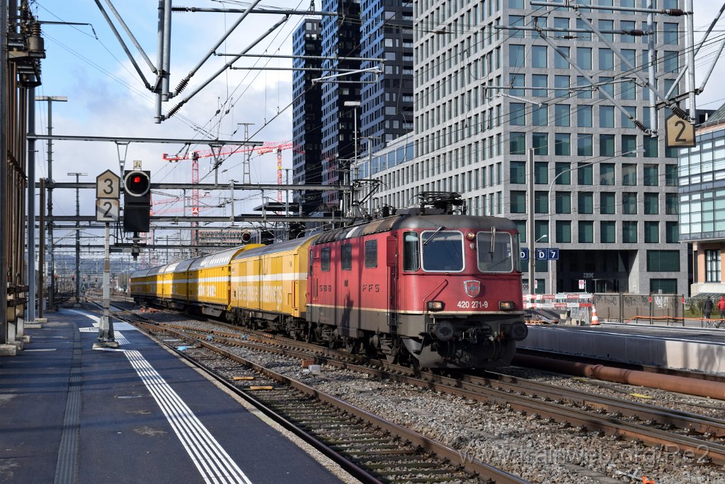5843-0029-040220.jpg - SBBC Re 4/4'' 11271 (Re 420.271-9)  (Re 91 85 4 420 271-9 CH-SBBC) / Zürich-Altstetten 4.2.2020
