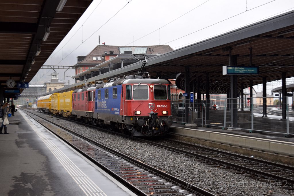 7185-0005-261020.jpg - SBBC Re 420.280-0 ''En avant toute!'' (Re 91 85 4 420 280-0 CH-SBBC) + SBBC Re 4/4'' 11338 (Re 420.338-6)  (Re 91 85 4 420 338-6 CH-SBBC) / Arth-Goldau 26.10.2020