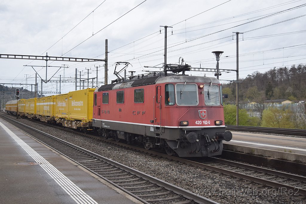 8457-0020-120423.jpg - SBBC Re 4/4'' 11162 (Re 420.162-0)  (Re 91 85 4 420 162-0 CH-SBBC) / Killwangen-Spreitenbach 12.4.2023