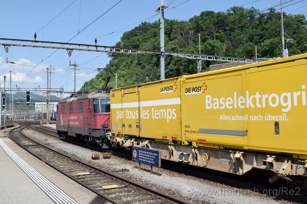 8633-0014-300523.jpg - SBBC Re 420.252-9 ''Smile'' (Re 91 85 4 420 252-9 CH-SBBC) + AAEC Lgnss 081 (43 68  4433 081-7 D-AAEC) + PTT Container 492 ''par tous les temps'' + PTT PCHA 001463 / 5562 ''Baselektrogrill'' / Olten 30.5.2023