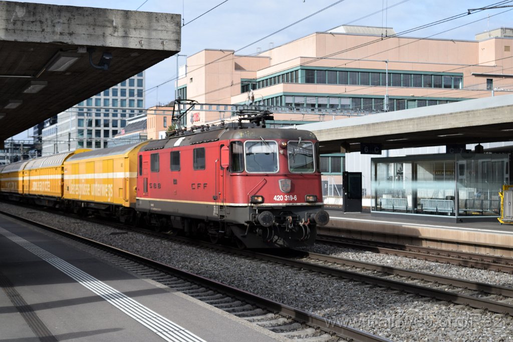 8966-0021-160224.jpg - SBBC Re 4/4'' 11319 (Re 420.319-6)  (Re 91 85 4 420 319-6 CH-SBBC) / Zürich-Altstetten 16.2.2024