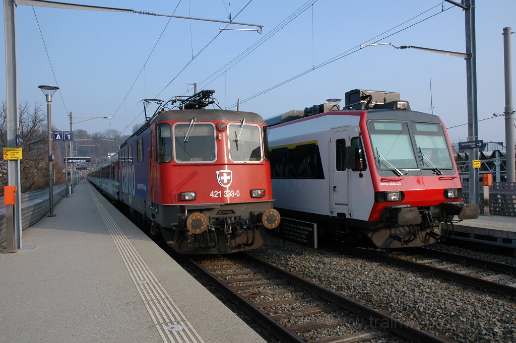 3048-0021-140314.jpg - Re 421.393-0 + ABt (DO) 868 / Luzern-Verkehrshaus 14.3.2014