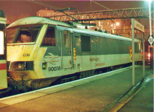 90036euston.jpg (106971 bytes)