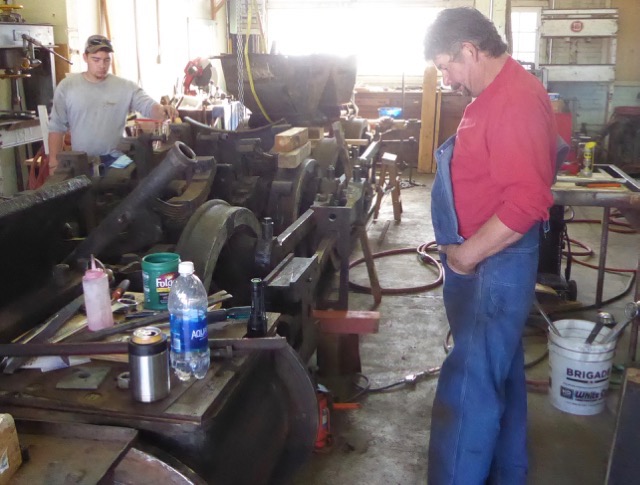 Larry ponders how to go about removing the drive rods