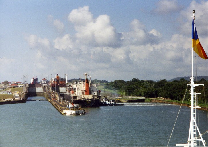 Panama Canal - Gatun Locks