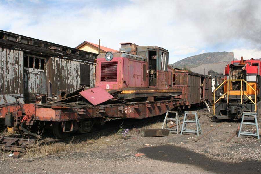 Durango & Silverton - Flat Car #6539 & Diesel Engine #5