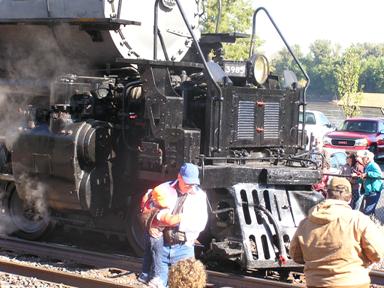 WASHINGTON STEAM TRAIN CROWD 043.JPG