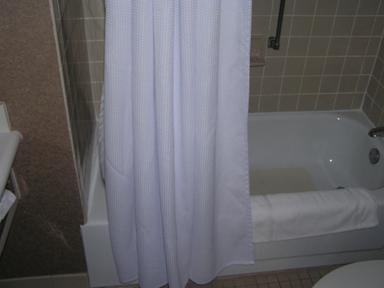 INDY UNION STATION  HOTEL TRAINCAR FULL SIZE TUB.JPG