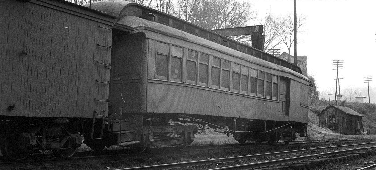 Smoky Mtn. RR combine 102 and boxcar 504 at Knoxville