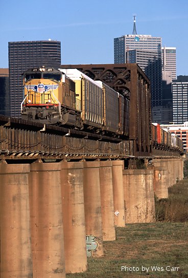 UP westbound MMQFW crosses Trinity River - Dallas TX