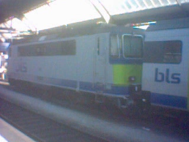 SBB Re 4/4 II im BLS-Kleid