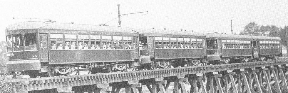 All 4 Niles cars on the Thames River Bridge
