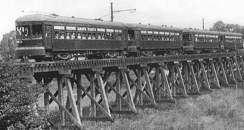 L&LE Niles cars on Thames River Trestle in London, ON