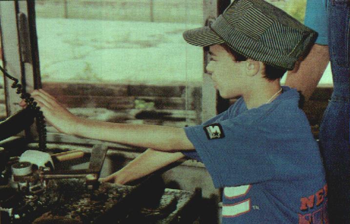 090004.jpg (65205 bytes)