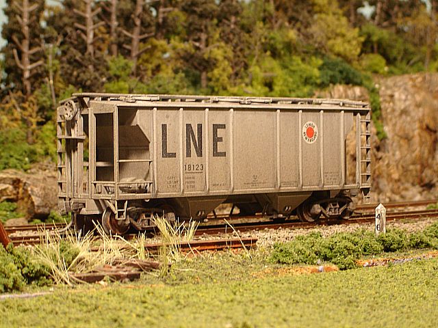 LNE Covered Hopper #18123 Angle View