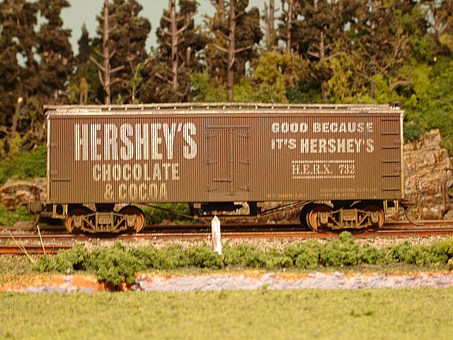 Hersheys Reefer #732 Side View