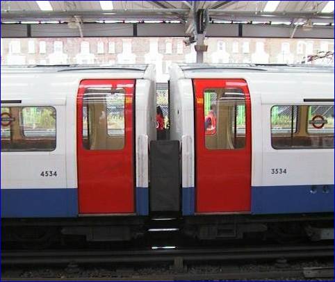 72 TS at QP - barrier.JPG (30729 bytes)