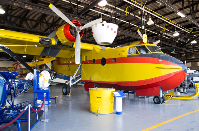 Canadair CL-415