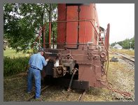 (c)2012 RJ Burns - Jim L. gets into the nooks and crannies before spraying. (10K) - CLICK to Enlarge (100K)