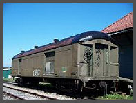 (c)2008 Robert Snyder - A nice new coat of roofing paint on the baggage car. (10K)