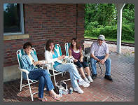 (c)2008 Robert Snyder - Cindy, Katie, Rachel and Steve K. enjoy the sun. (10K) - CLICK to Enlarge (80K)