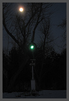 A High Green speeds the train on its way! (c)2008 smph50 (10K) - CLICK to Enlarge (100K)