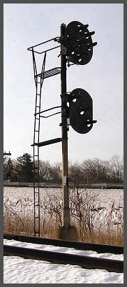 (c)2007 smph50 - PRR Position Light Signal in Ebeneezer, NY. (50K)