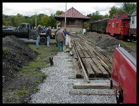 Ties used for the unlaoding trailer in place. Click to ENLARGE (12K)-(52K)