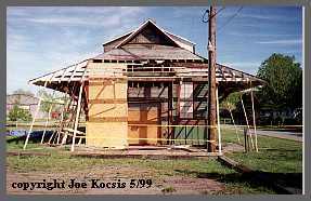 NW Corner of waiting room ©Joe Kocsis 1999 (22K)